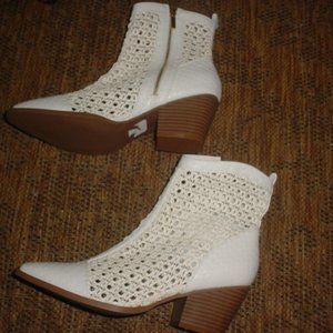 CATO COMFORT New heeled ankle boots size 10